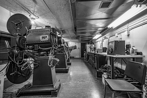 _ICE8703-Black and White